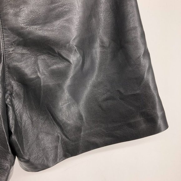 Aritzia Wilfred Black Effortless High-waisted, pleated faux leather shorts 4 - Picture 11 of 16